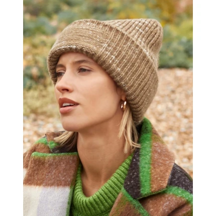 Neulepipo kierrätetystä polyesteristä