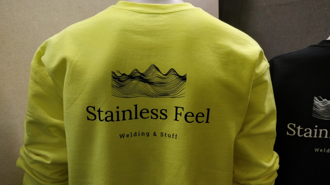 Huomiovärinen Collegepaita Painatuksella